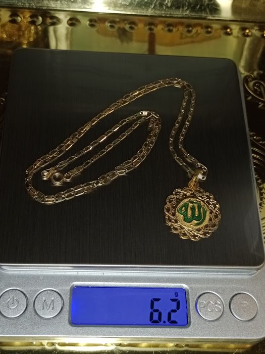 Продам золотые серьги 585 проба вес 7.8 гр.Золотую цепь 750 проба Итал