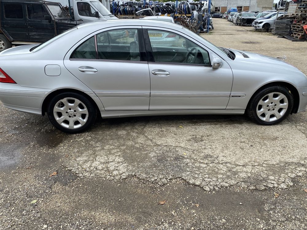 Мерцедес Ц класа W203 на части 2005 фейслифт Mercedes C klasa ко