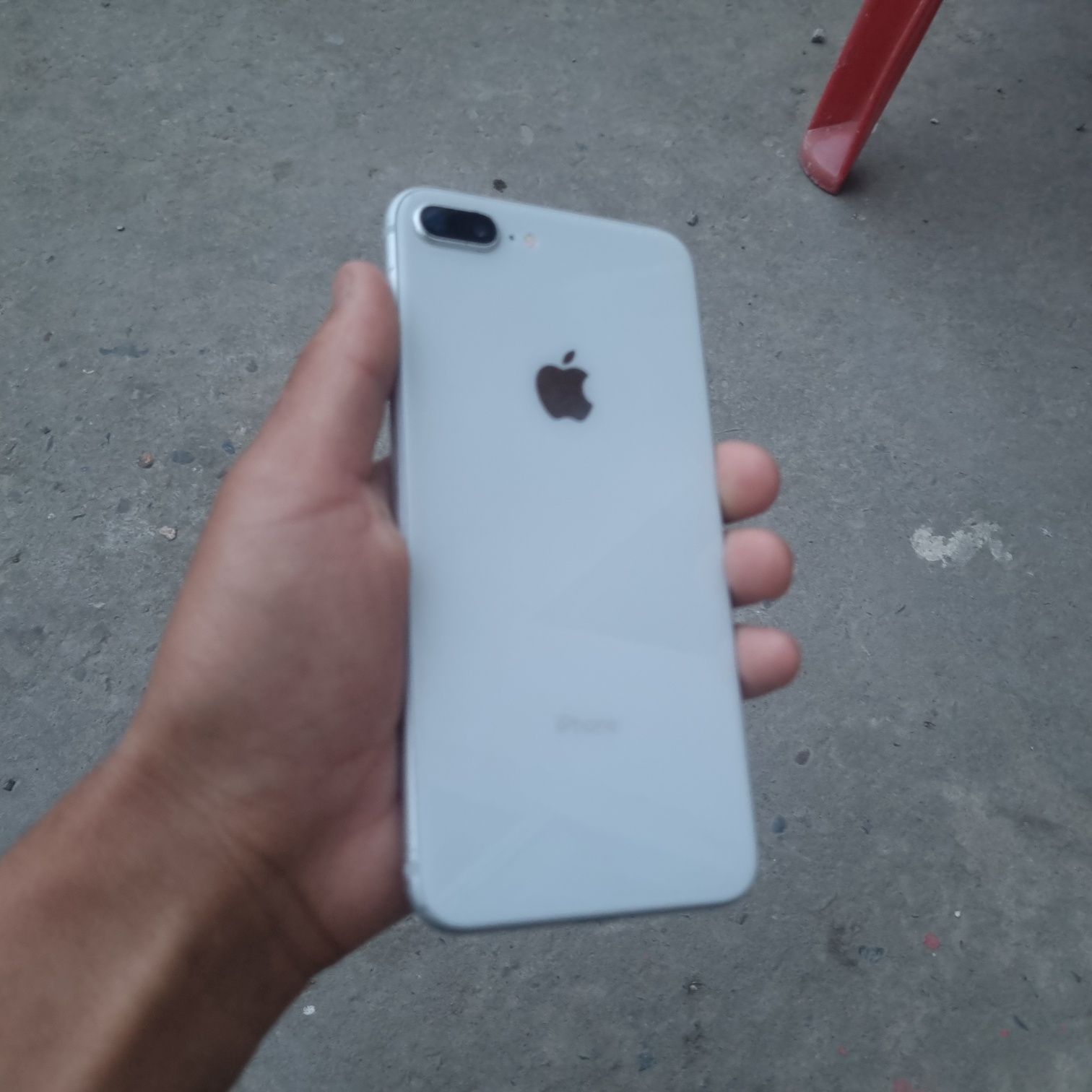 Iphone 8plus sotiladi 256g