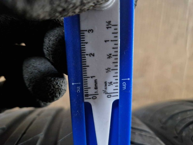 2 Bridgestone R18 225/40
летни гуми
DOT2420