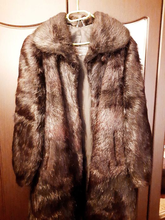 Haina nutrie, lunga, culoare neagra, stare exceptionala