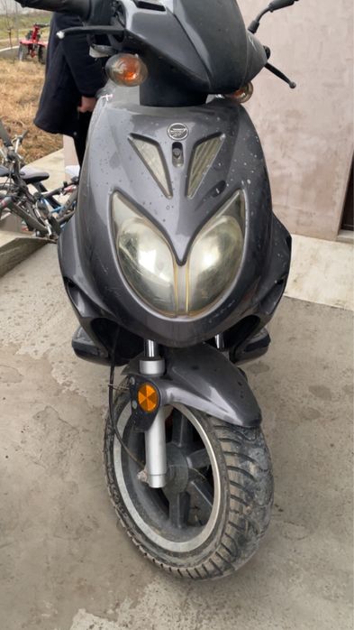 vand scuter 2500 de lei