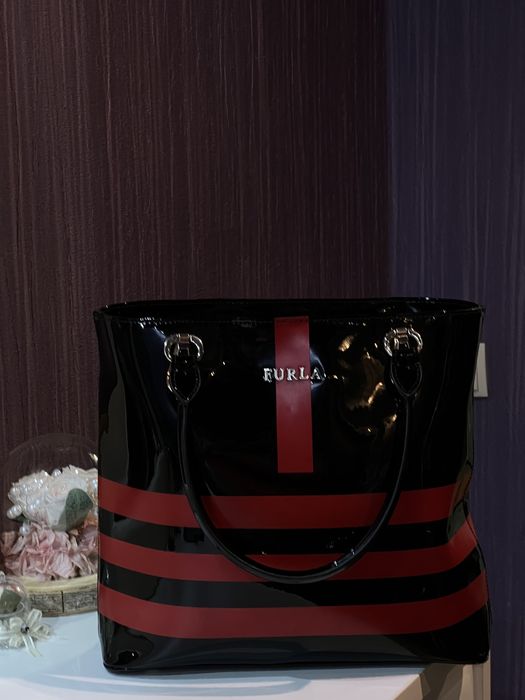 Большая сумка FURLA, лакированная с чехлом, новая