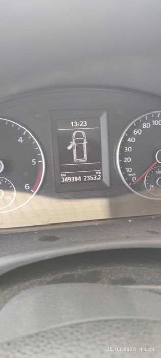Vând vw Touran 2011