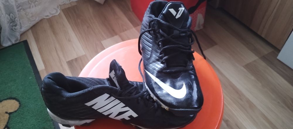 Продавам бутонки NIKE