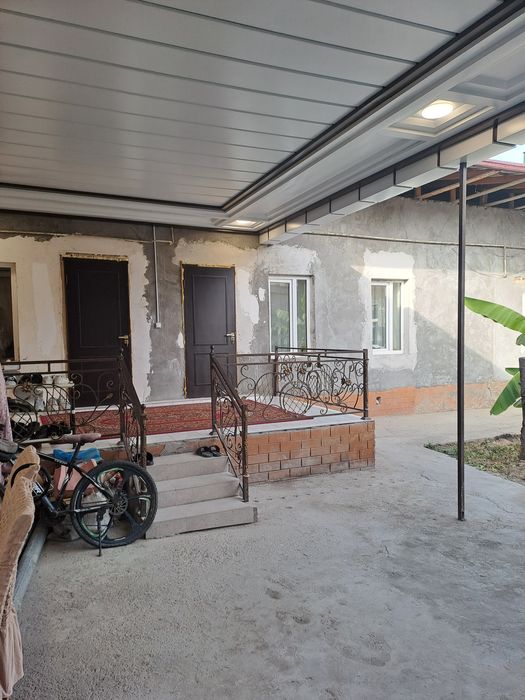 Олмазор тумани Чимбойда 2,7 сотих уй сотилади  3та хона  110,000  $