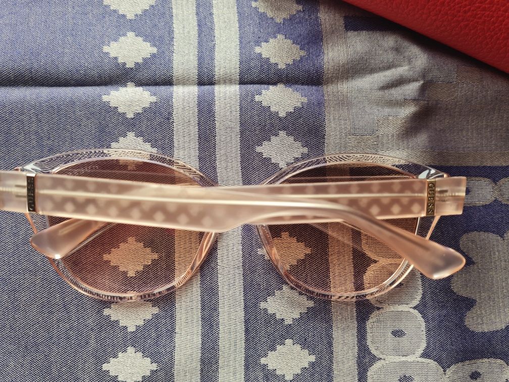Дамски слънчеви очила GUESS