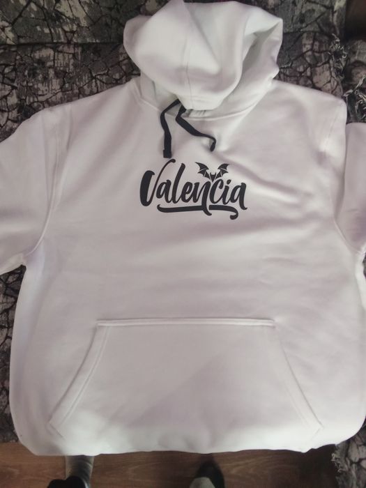 Чисто нов свичер на Valencia