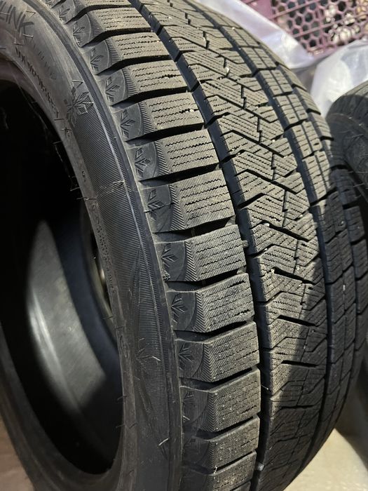Зимние шины Triangle 235/45 R18 для камри 70/75