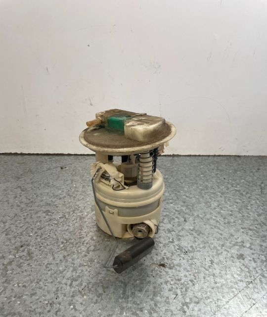 Pompa benzina 8200 112 805 Dacia Logan prima generatie
