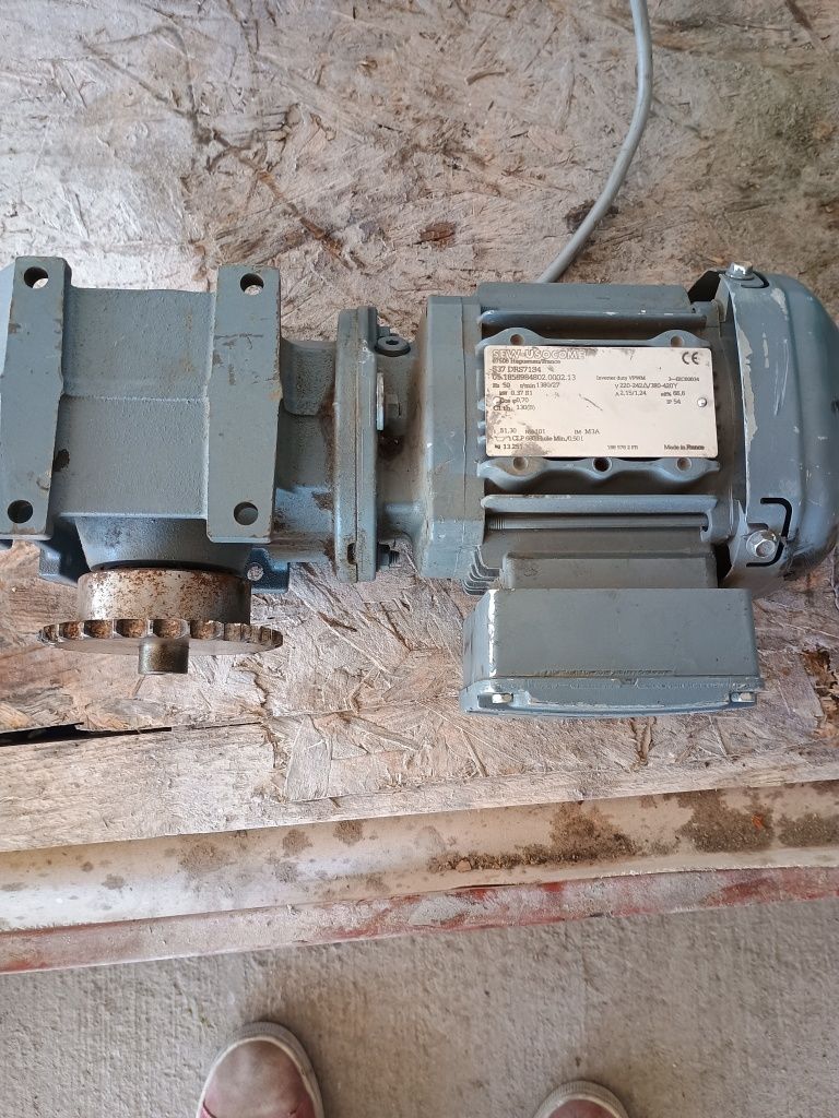 Motor cu reductor 0,37 kw