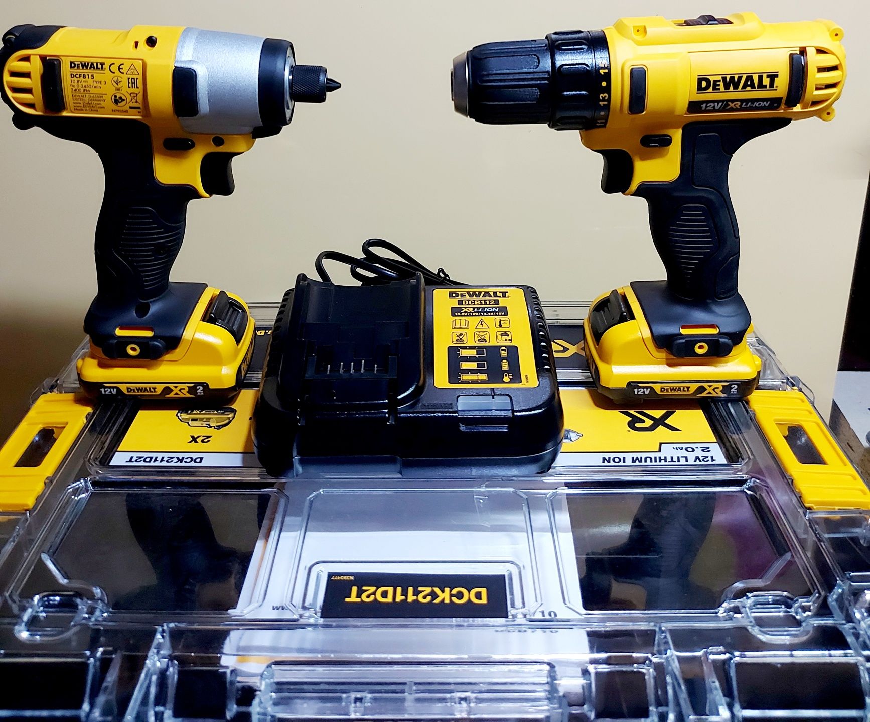 Нов комплект Dewalt 12v