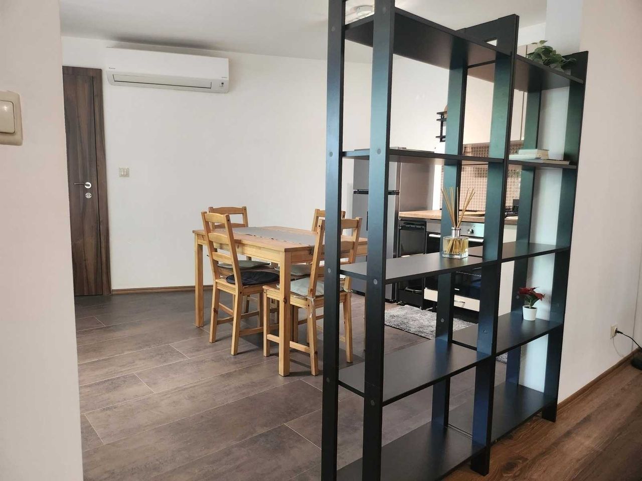 Дава се под наем Едностаен апартамент в София, Лозенец - 50 кв.м за 433.5 € - Снимка #1