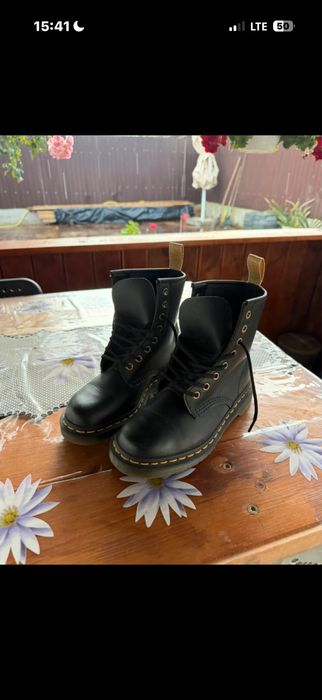 Dr Martens de vanzare