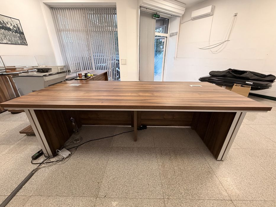 Масивно офис бюро