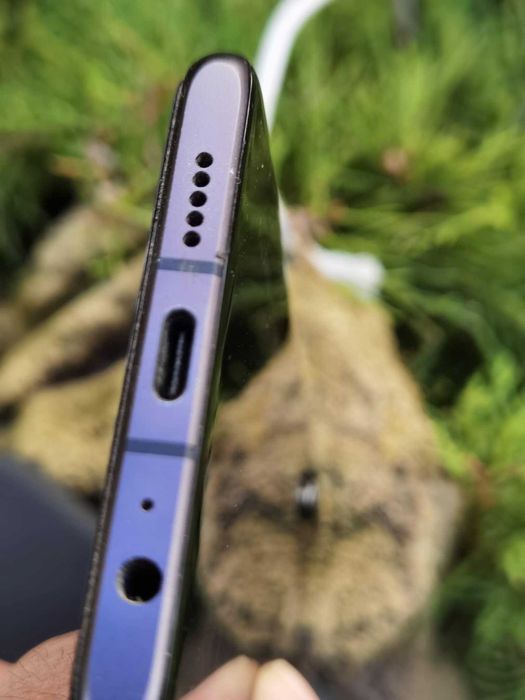 продавам Huawei p30 с нова батерия