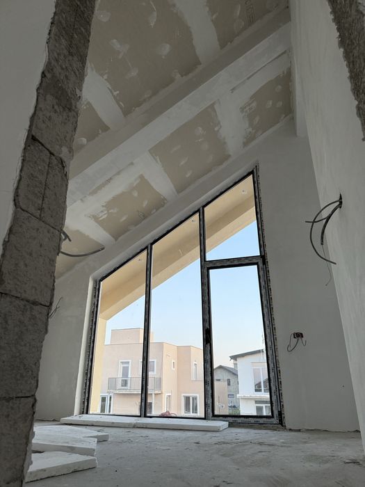 Casă nouă P+M de vânzare – se predă la alb. Pret negociabil.