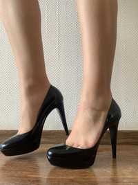 Лаковые женские туфли
