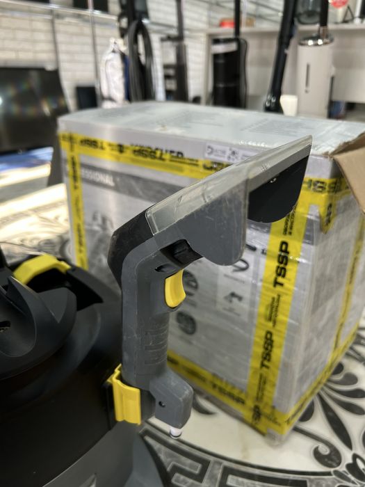 Моющий пылесос karcher