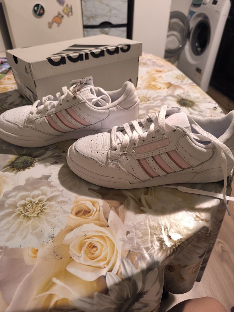 Дамски маратонки adidas continental 80