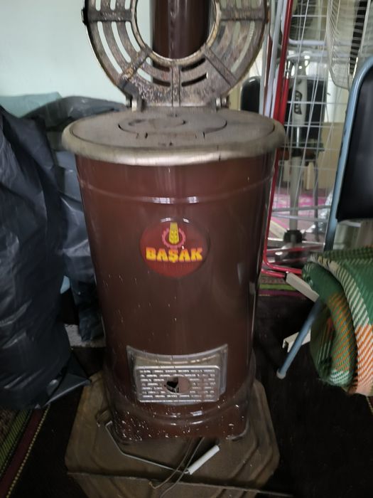 Продавам печка на твърдо гориво  BASAK
