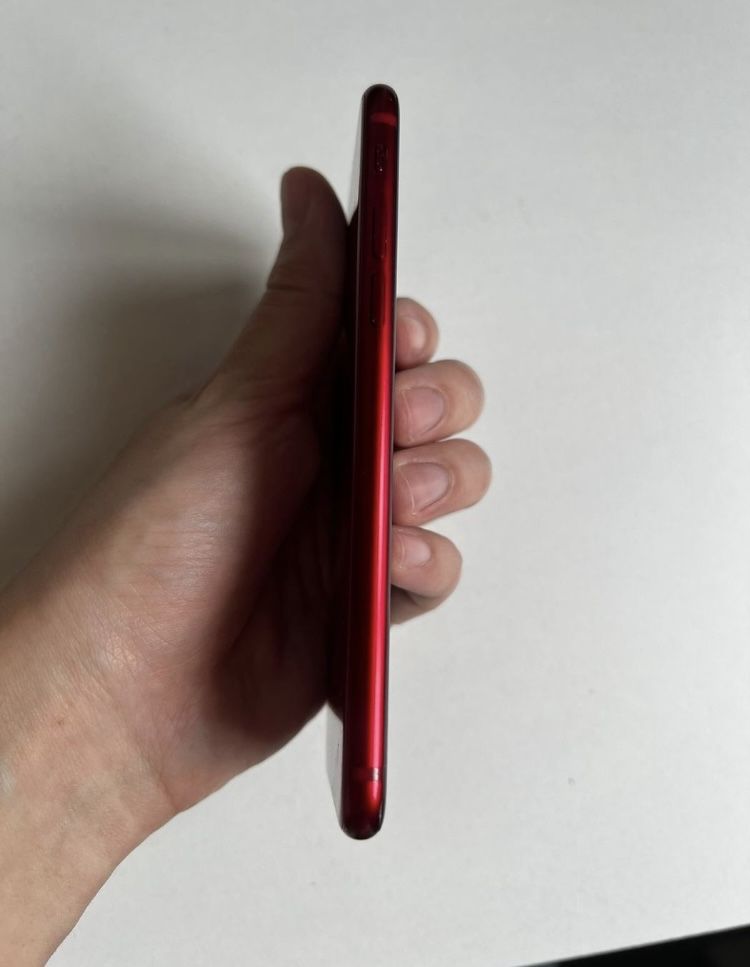 Iphone se 2022 red