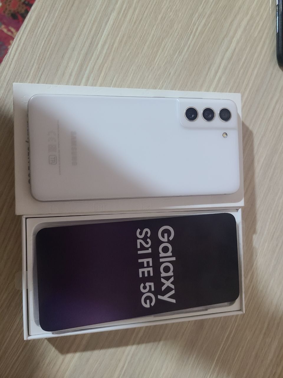 Samsung S21 FE сотилади 200$.