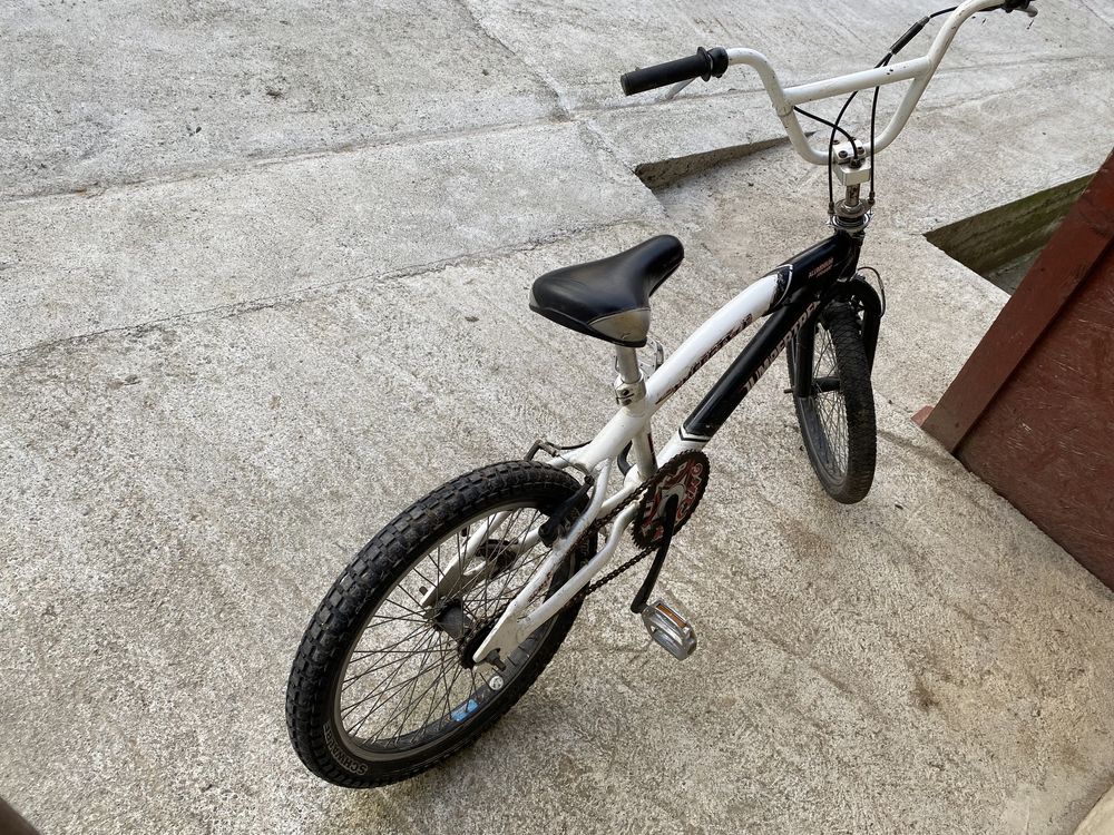 Vand biciclete pentru copii(20" si 18" - BMX)