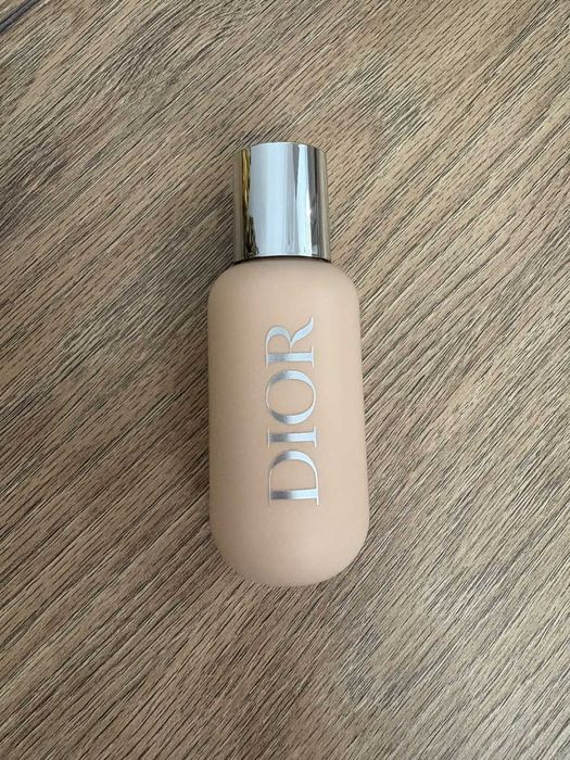 Продам тональную основу Dior Backstage