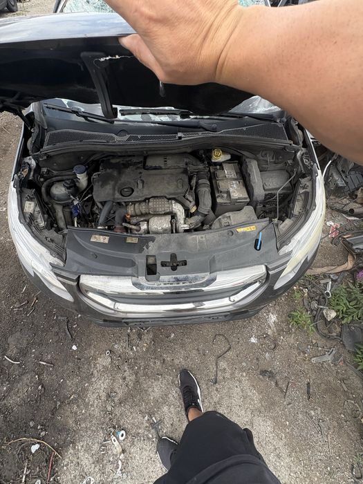 Peugeot 2008 1.6hdi 2015 година 5 скорости ръчка на части