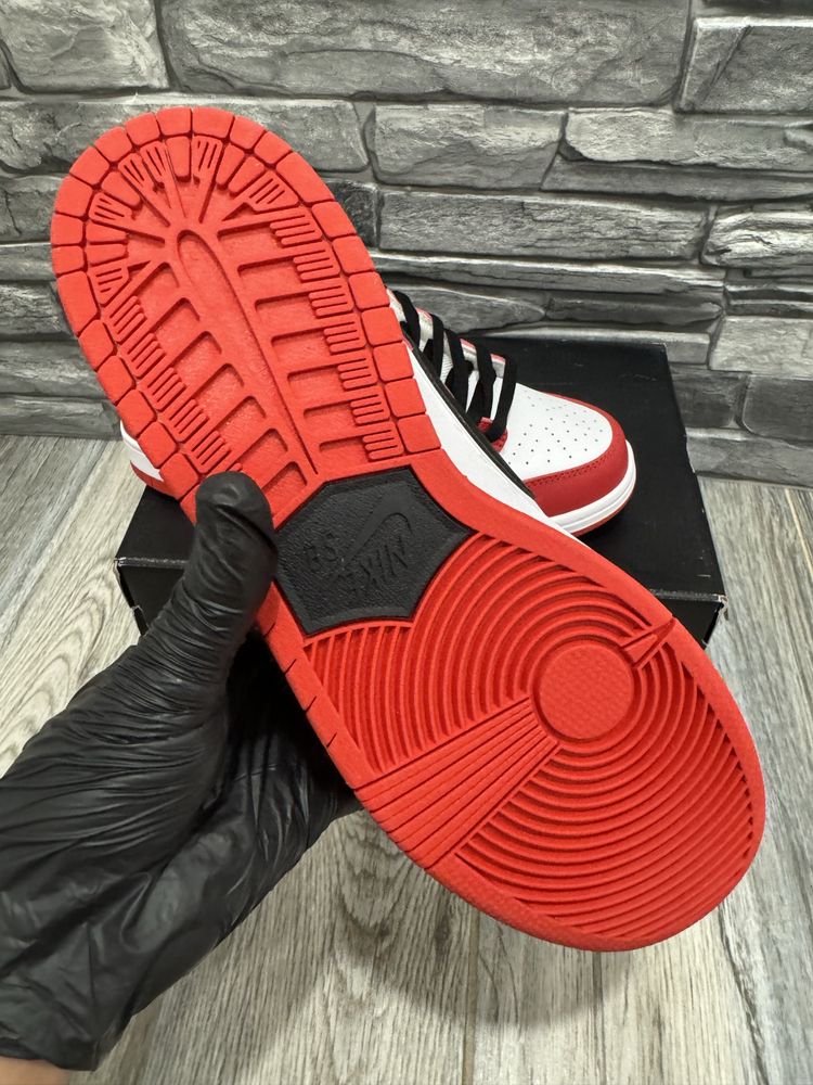 39-44 Jordan 1 Low Chicago