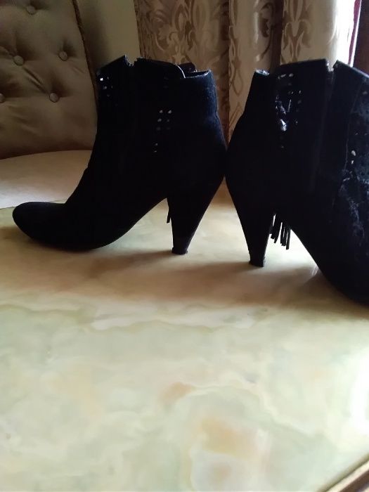 Botine/ ghete negre Zara din piele  naturala mar 38 transport gratuit