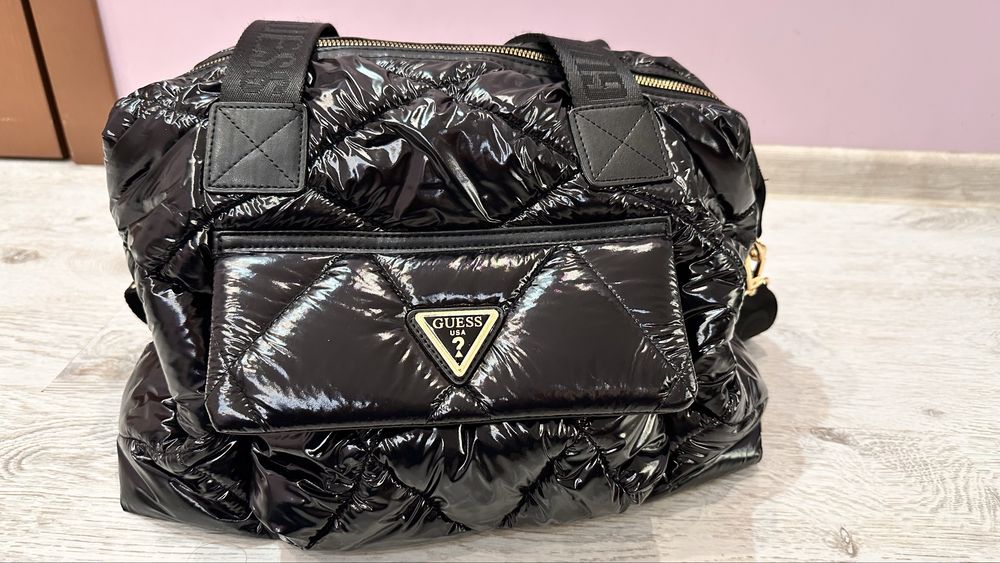 Нова дамска чанта Guess