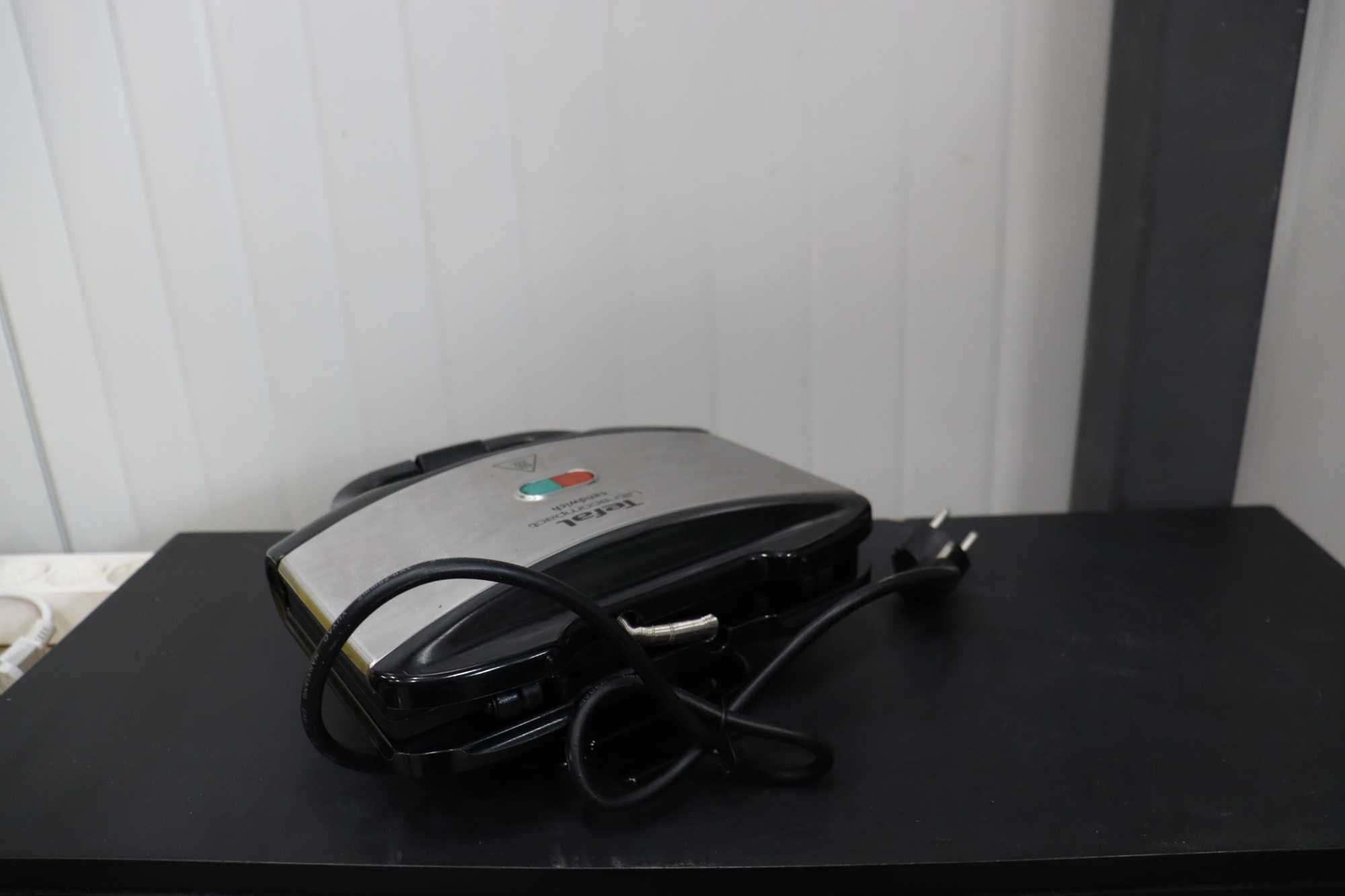 Уред за сандвичи Tefal SM1552 ultracompact, лек ДЕФЕКТ