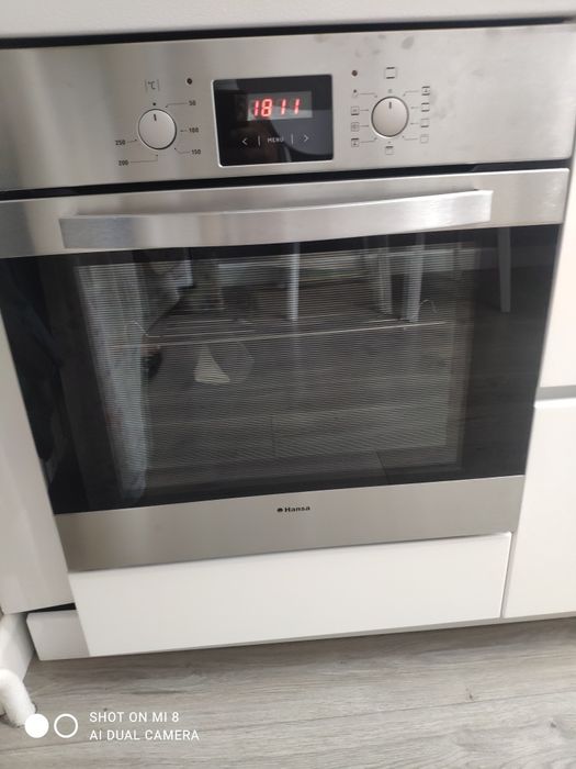 Продам электрическую духовку Hansa