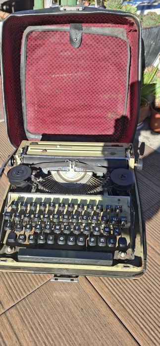 Стара пишеща машина