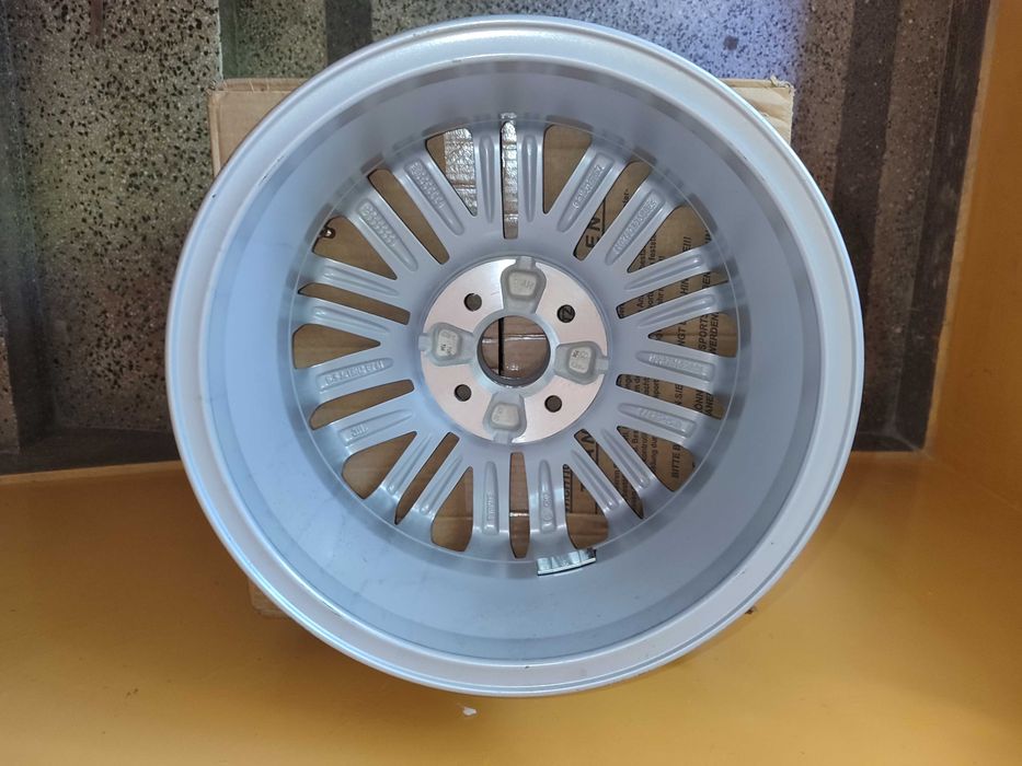 Алуминиеви джанти за VW Up R-Line 5,5Jx15 ET40+централни капачки VW.