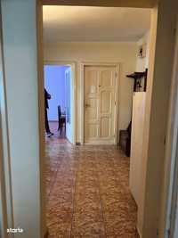 Apartament 2 camere, 2 balcoane, etaj 1, decomandat - Zona Piata mare