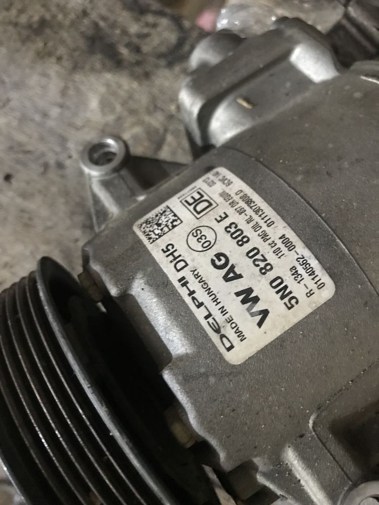 Компресор климатик фолксваген 2.0д 5N0 820 803 E vw 2.0d