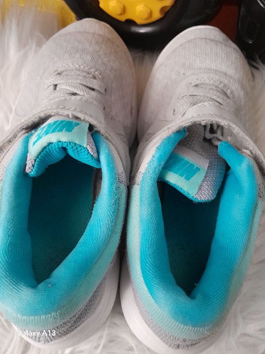 Adidasi nike copii