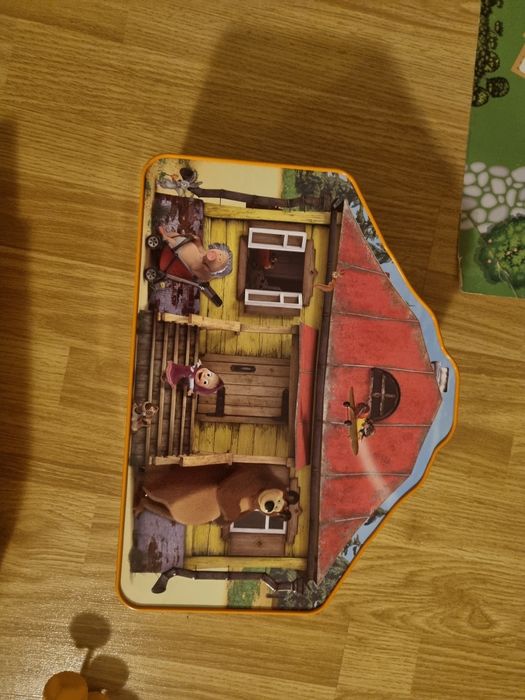 Masha si Ursul, împreună cu prietenii lor din padure