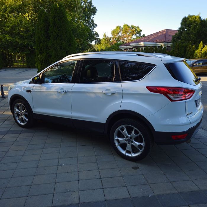 Vând Ford Kuga II E5