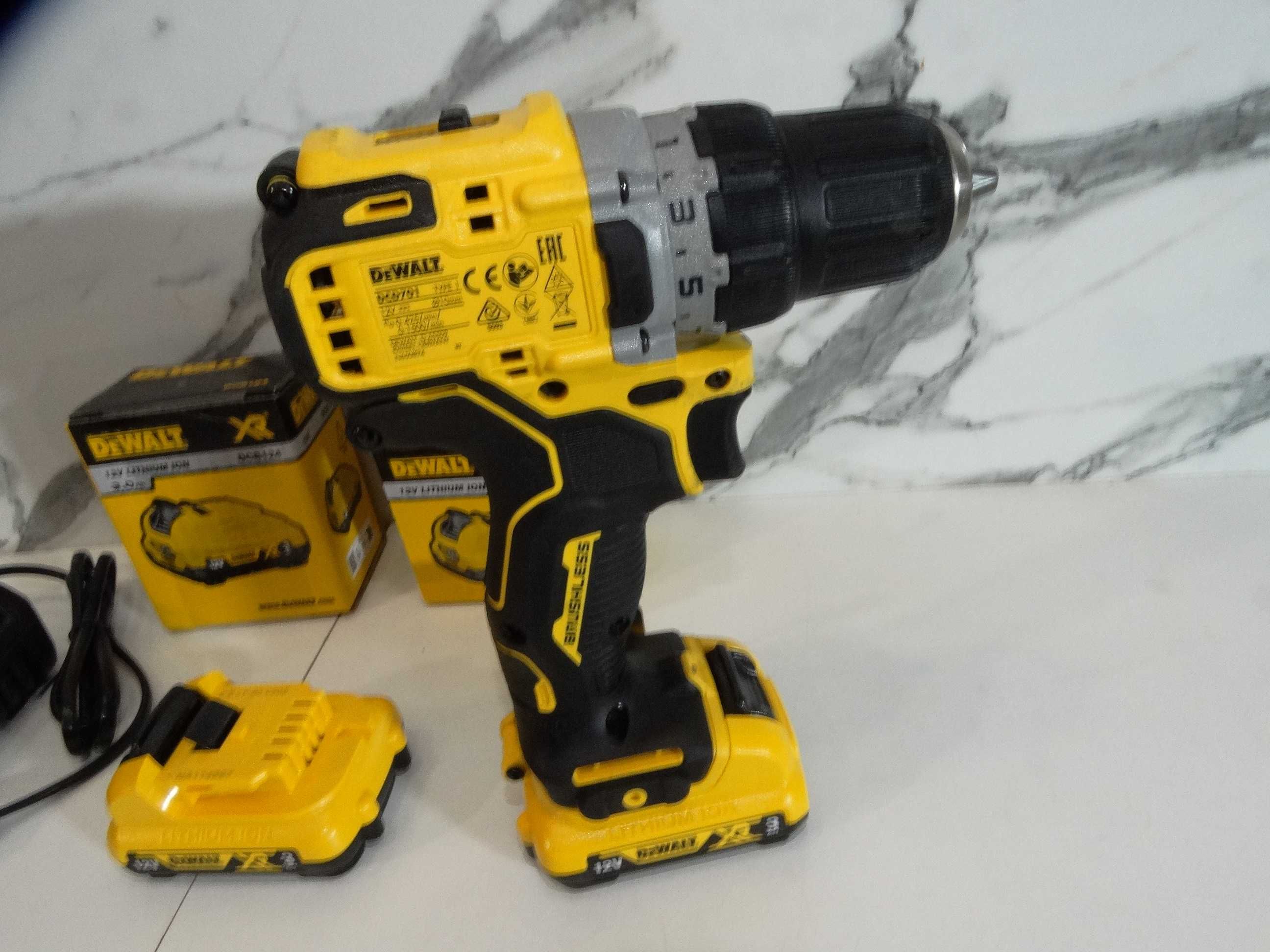 Dewalt DCD 701 / 2 x 3.0 Ah - Безчетков винтоверт 12 V