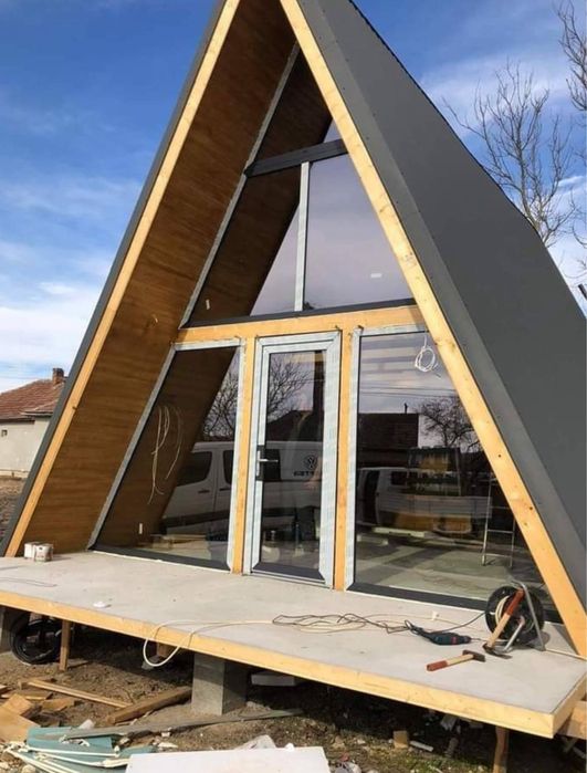 Case din lemn si pe structura metalica