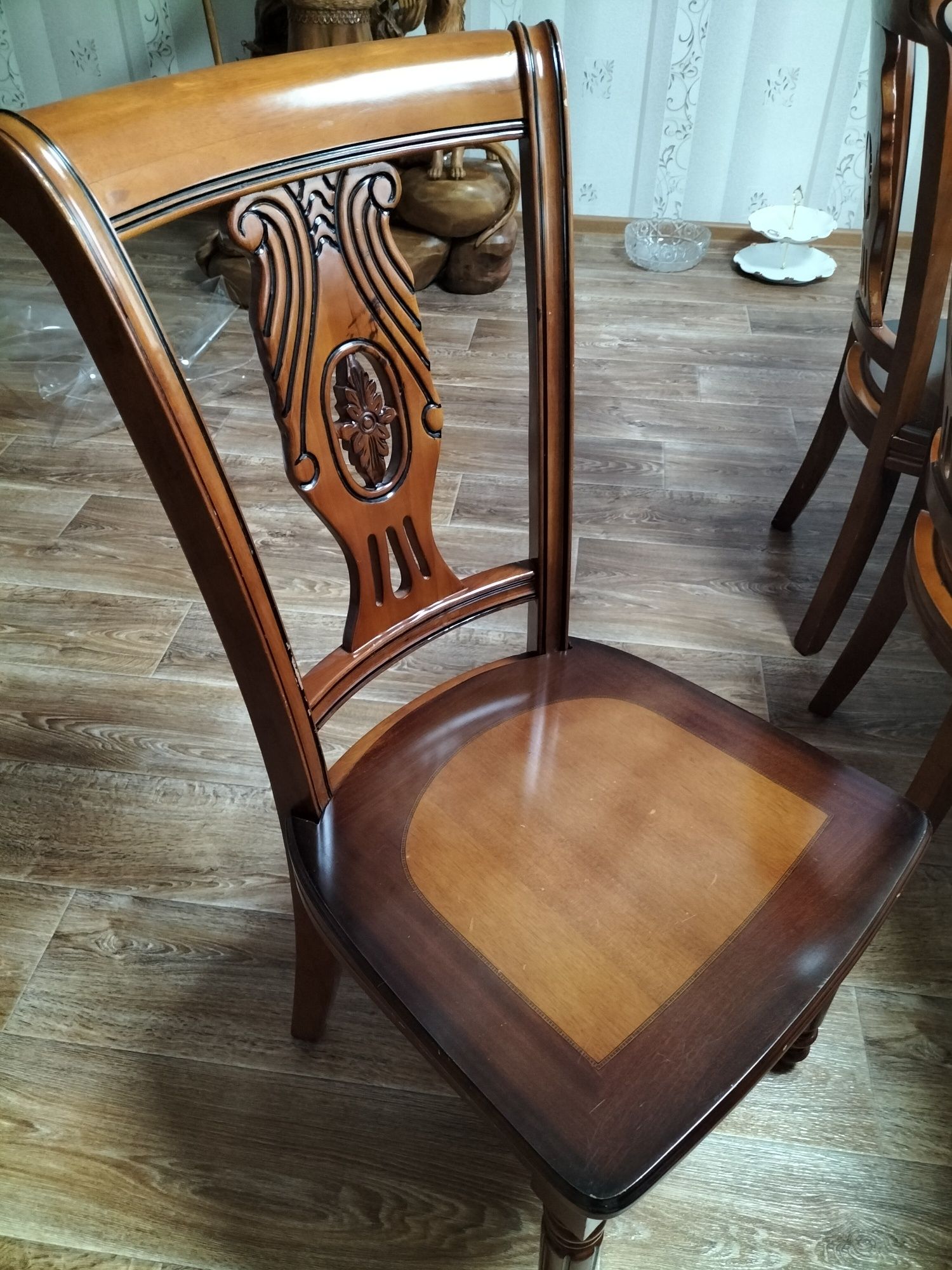 Продам стол из дерева, 10 стульев