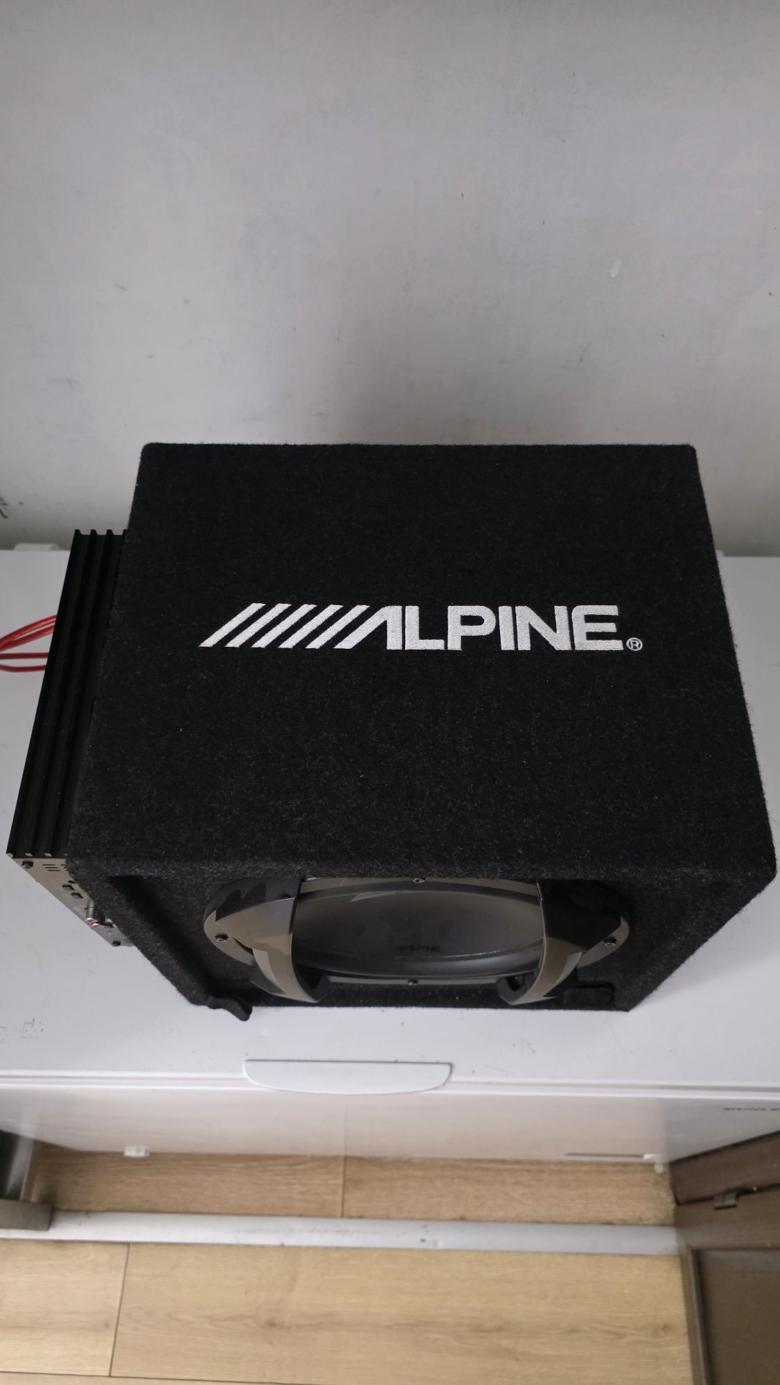 Бас кутия alpine с усилвател thunder