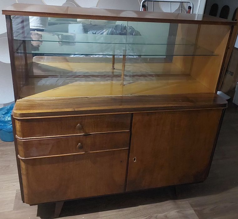 Продам Сервант венский