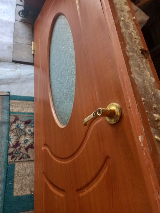 .продаю дверь  между комнатная,