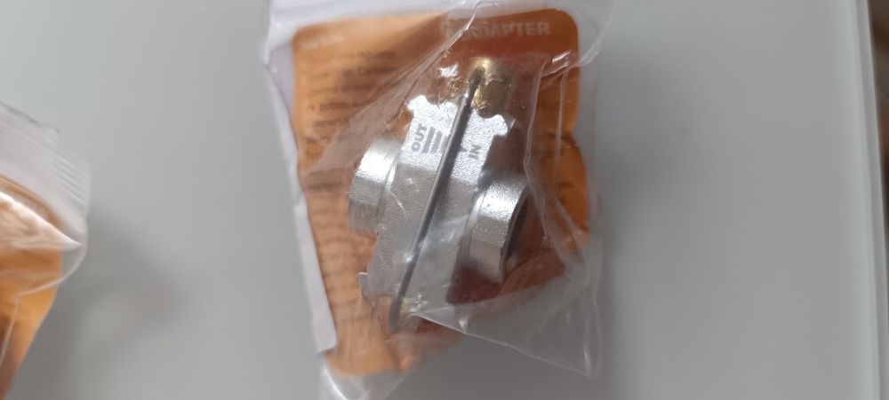 Adaptor transfer gaz pentru butelii camping cu filet