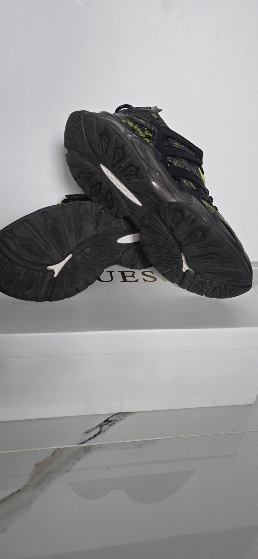 Спорни маратонки Guess & Nike